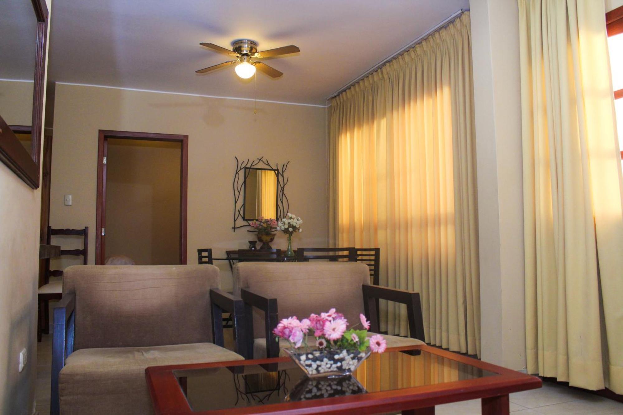Apart Hotel El Canaveral Чинча Алта Екстериор снимка