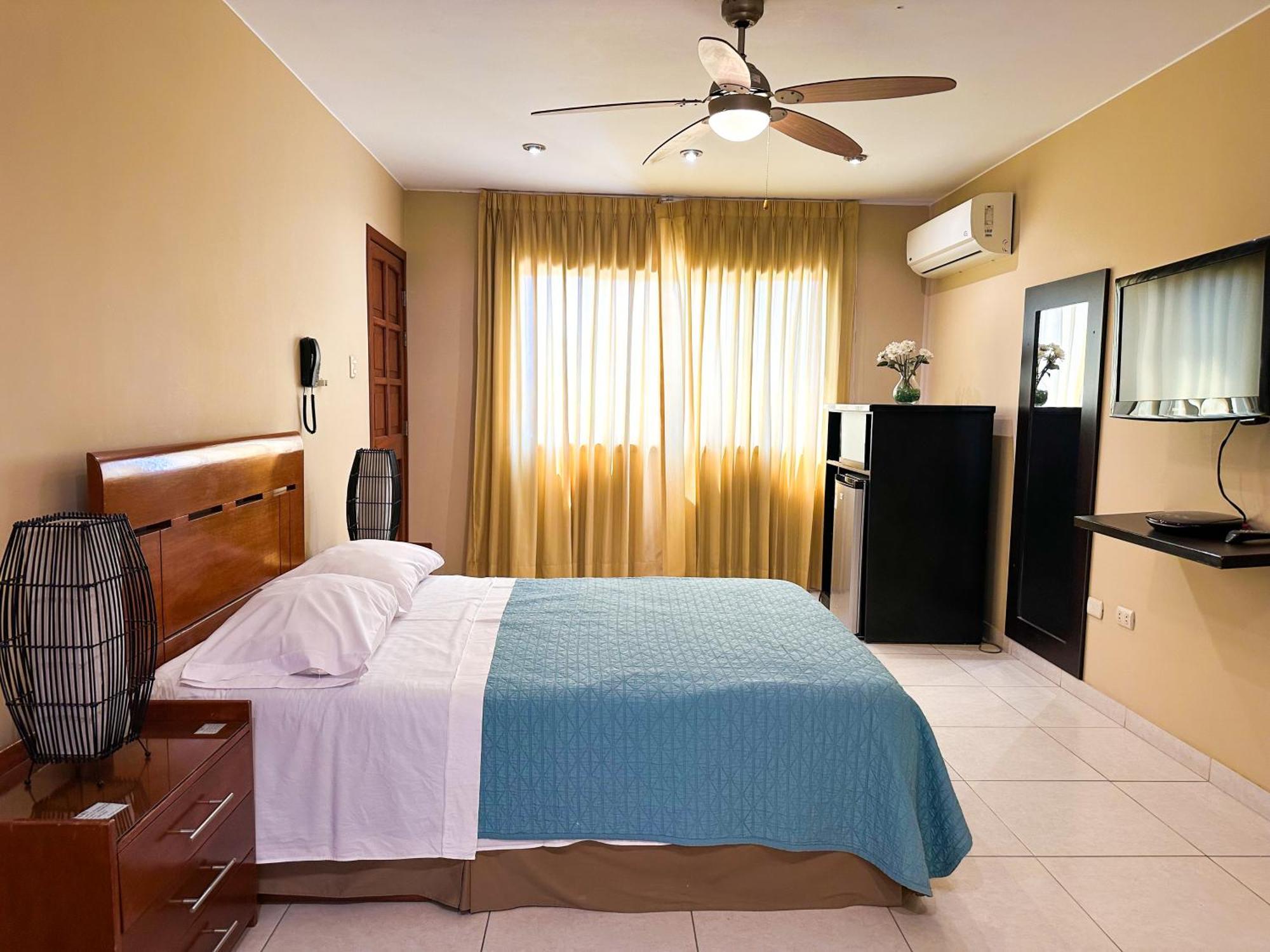 Apart Hotel El Canaveral Чинча Алта Екстериор снимка