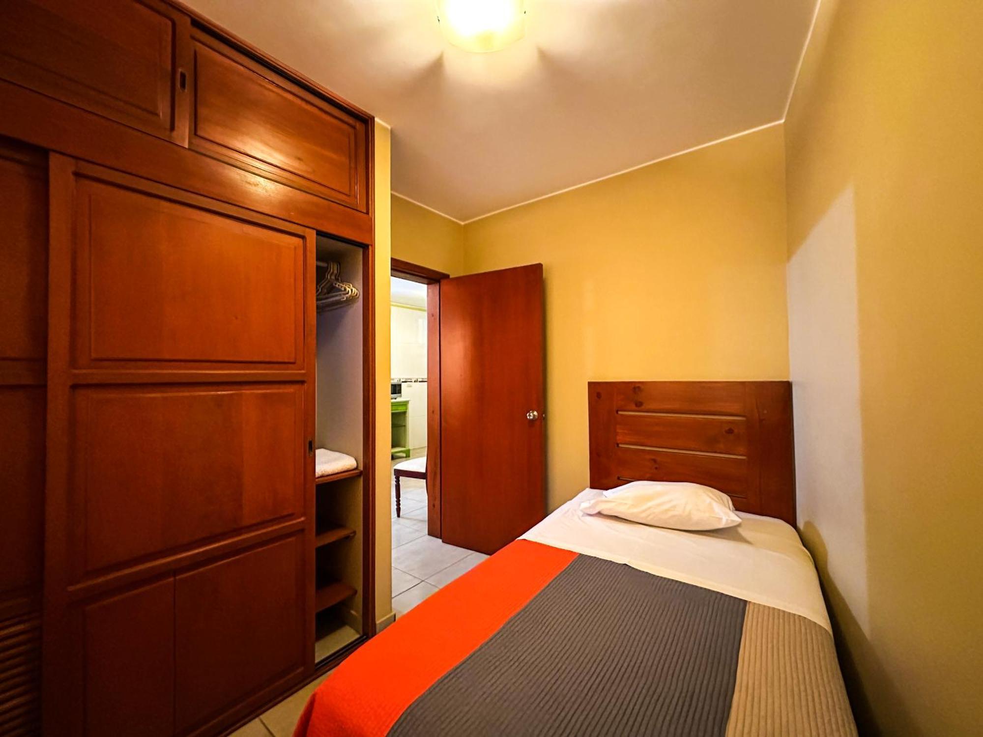 Apart Hotel El Canaveral Чинча Алта Екстериор снимка