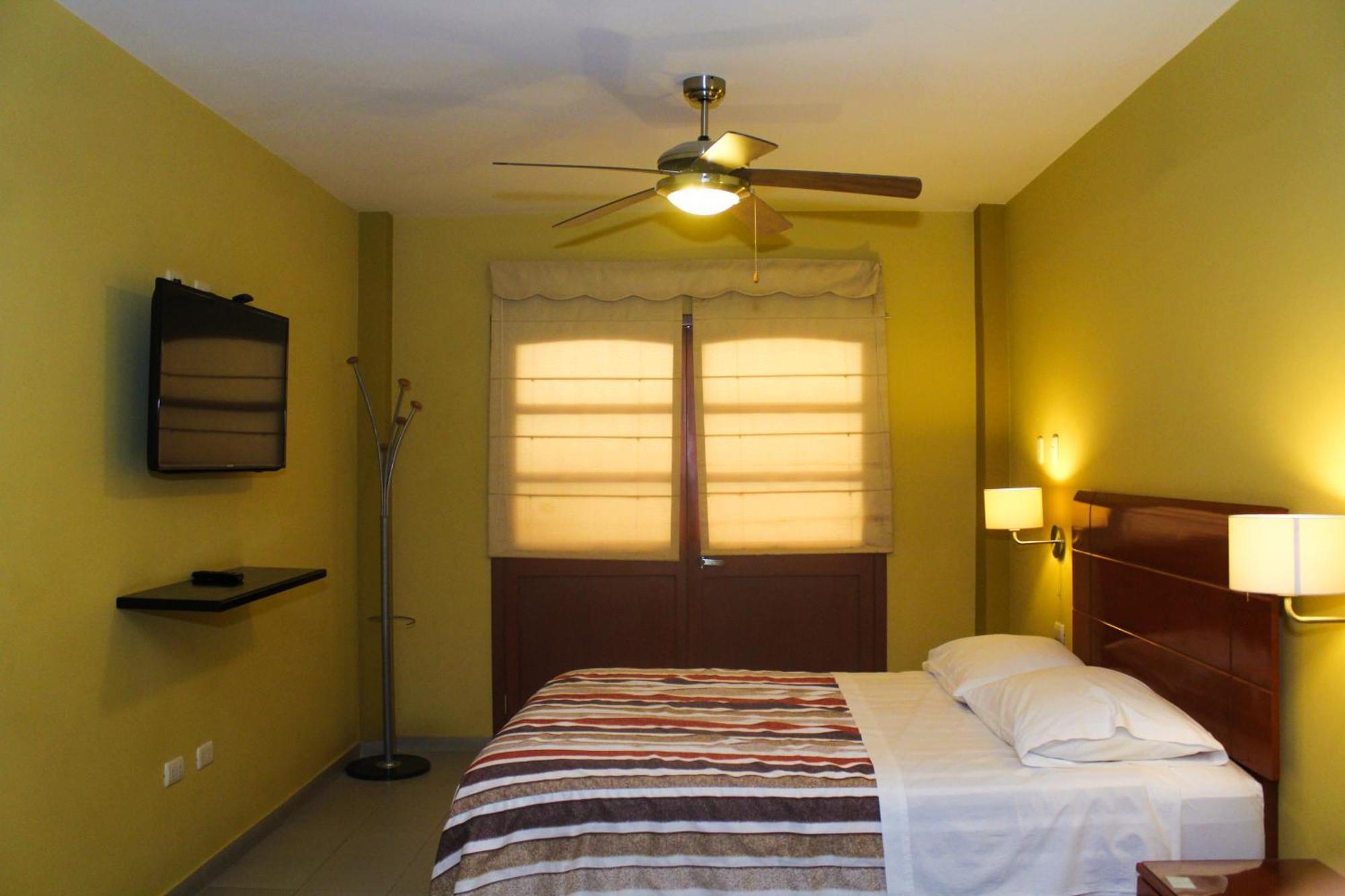 Apart Hotel El Canaveral Чинча Алта Екстериор снимка