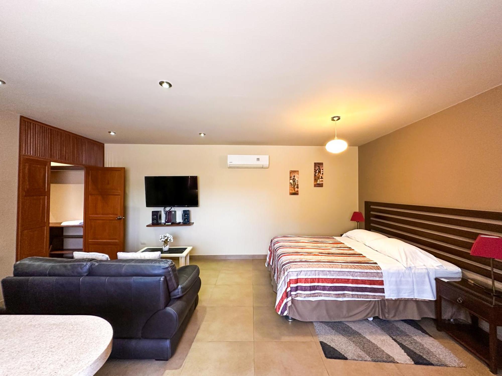 Apart Hotel El Canaveral Чинча Алта Екстериор снимка