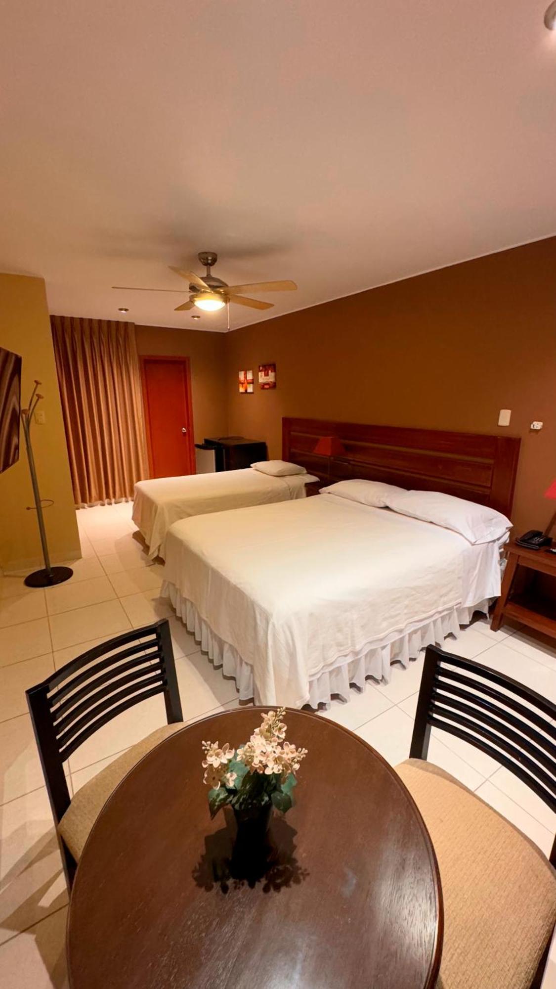Apart Hotel El Canaveral Чинча Алта Екстериор снимка