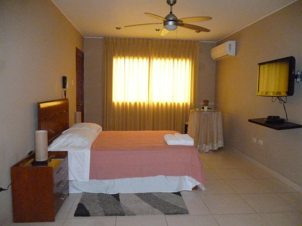 Apart Hotel El Canaveral Чинча Алта Екстериор снимка