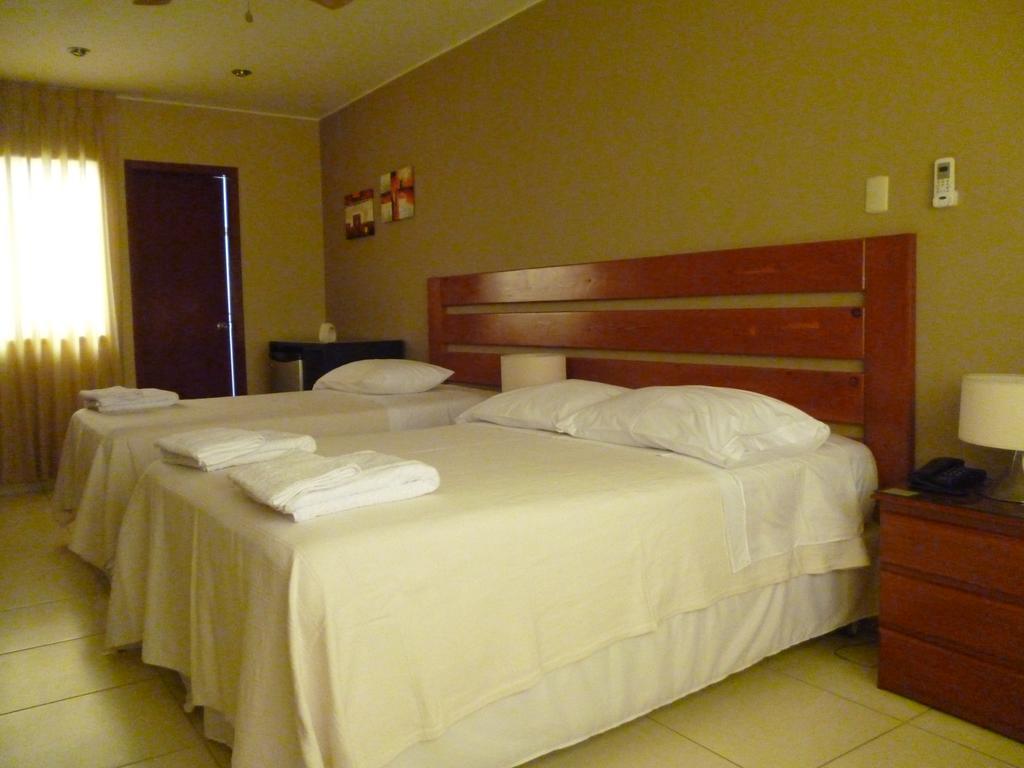 Apart Hotel El Canaveral Чинча Алта Екстериор снимка